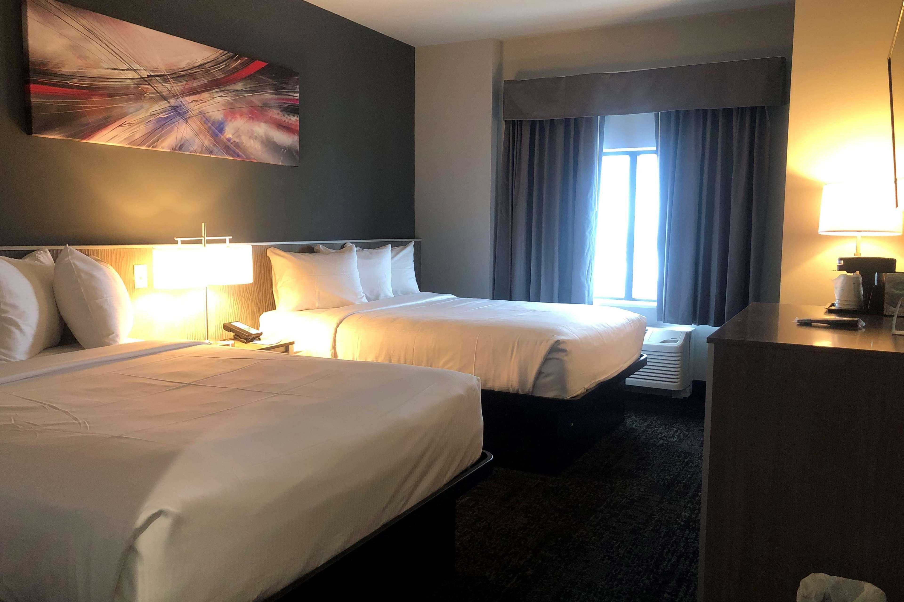 Baymont By Wyndham Madison Hotel Buitenkant foto